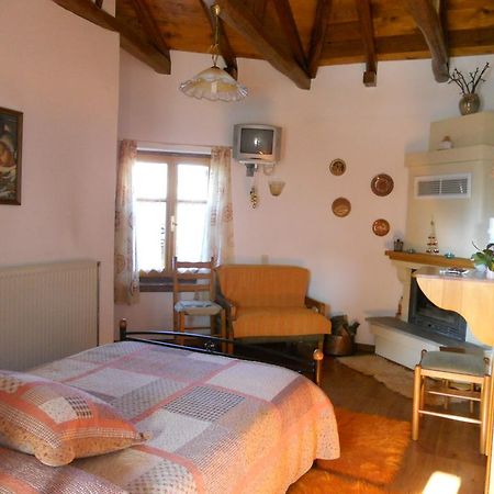 Sarafis Guesthouse Agios Lavrentios Экстерьер фото