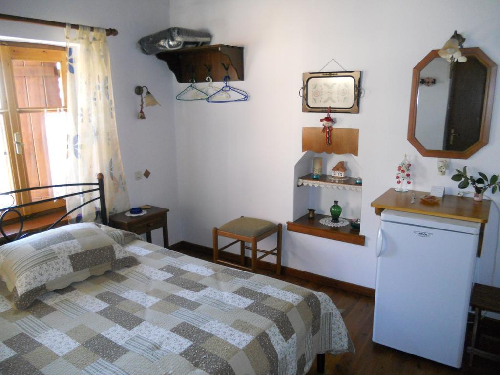 Sarafis Guesthouse Agios Lavrentios Экстерьер фото